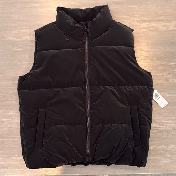Old Navy NWT Puffy Vest in Black - Picture 1 of 4